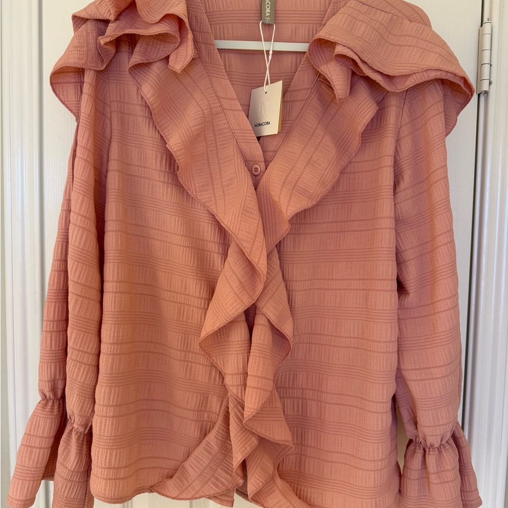 Chic Ruffled Blouse in Soft Pink - Sz Small